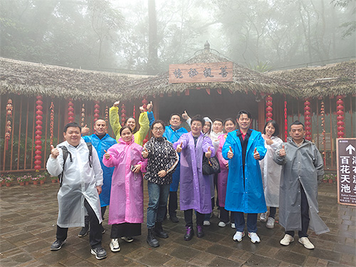 “穿越雨林，勇攀高峰” —— 探秘瓊中百花嶺團建活動